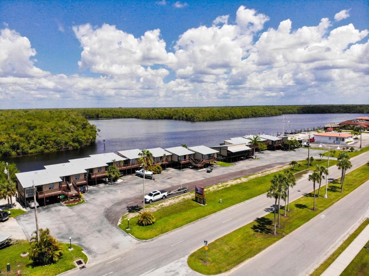 River Wilderness Waterfront Cabins 大沼泽地市 外观 照片