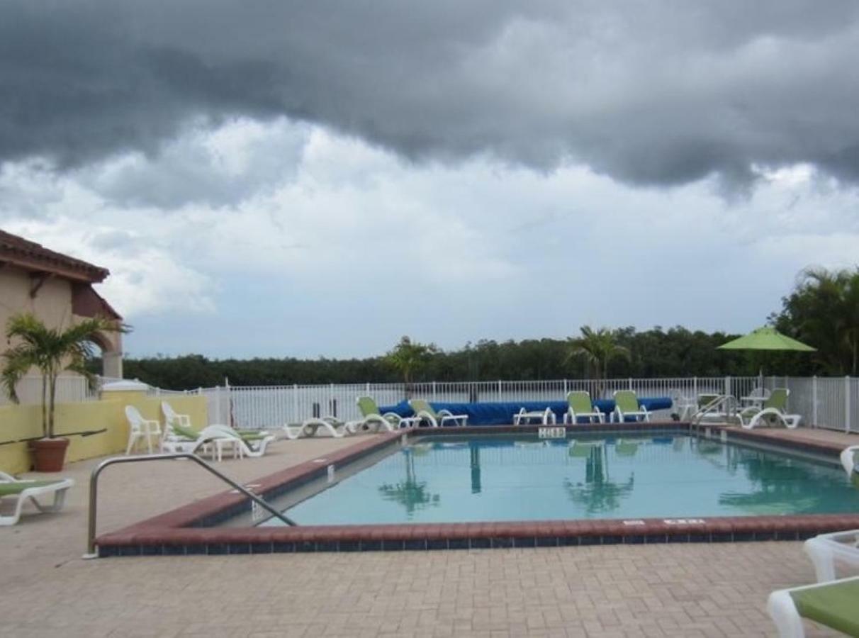 River Wilderness Waterfront Cabins 大沼泽地市 外观 照片